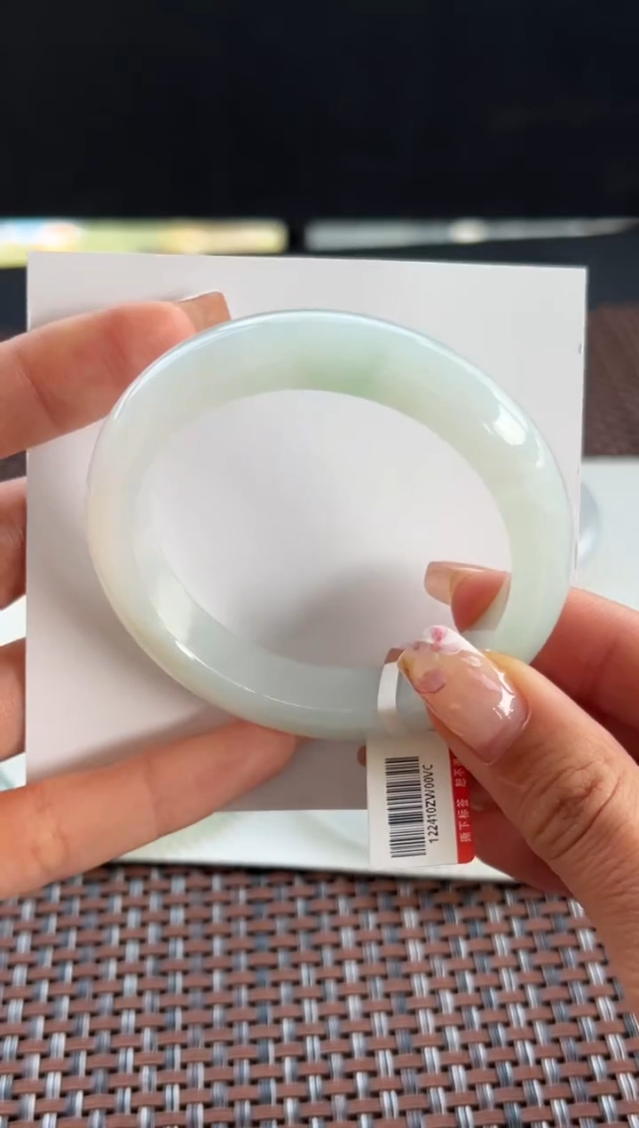 【闪购商品】翡翠手镯未镶嵌9号54.1*12*8.4