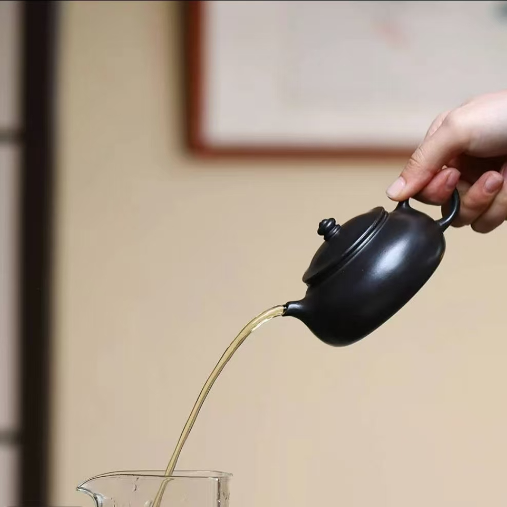  宜兴紫砂壶 光器寒江 石黄（馆藏）