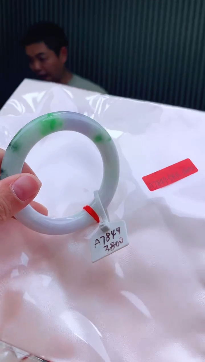 未镶嵌手镯翡翠54+