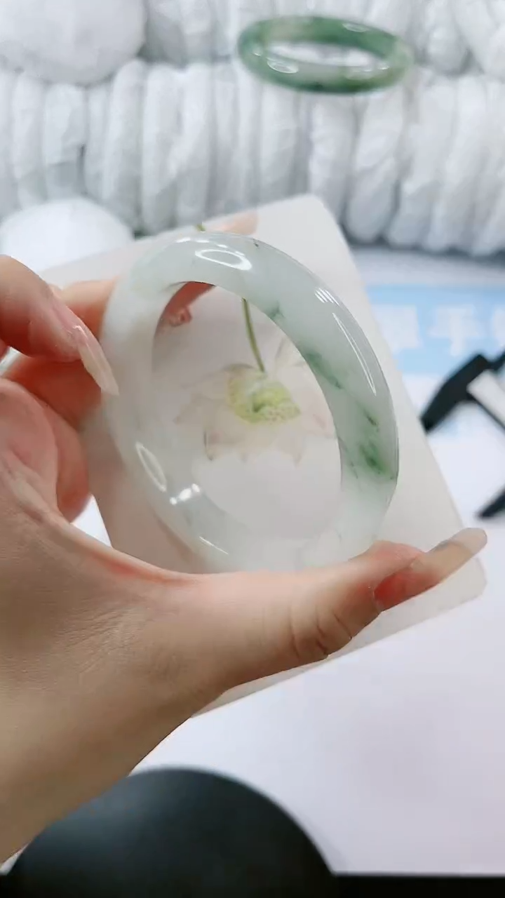 【闪购商品】石英质玉手镯未镶嵌多样性发货L622