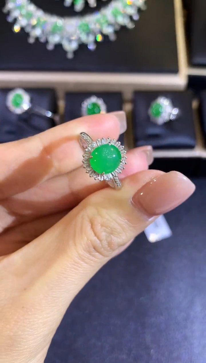 【闪购商品】翡翠戒指18K金镶嵌a55               