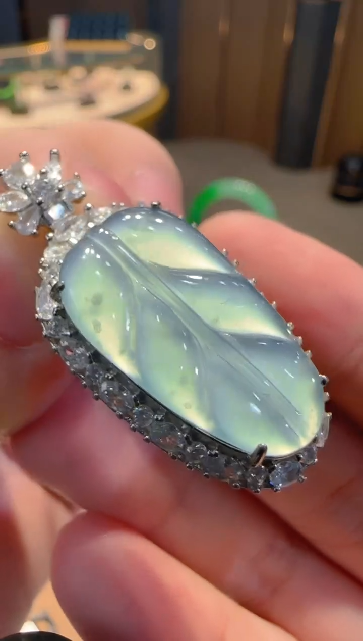 【闪购商品】翡翠吊坠(不含链)合金多样性发货一件