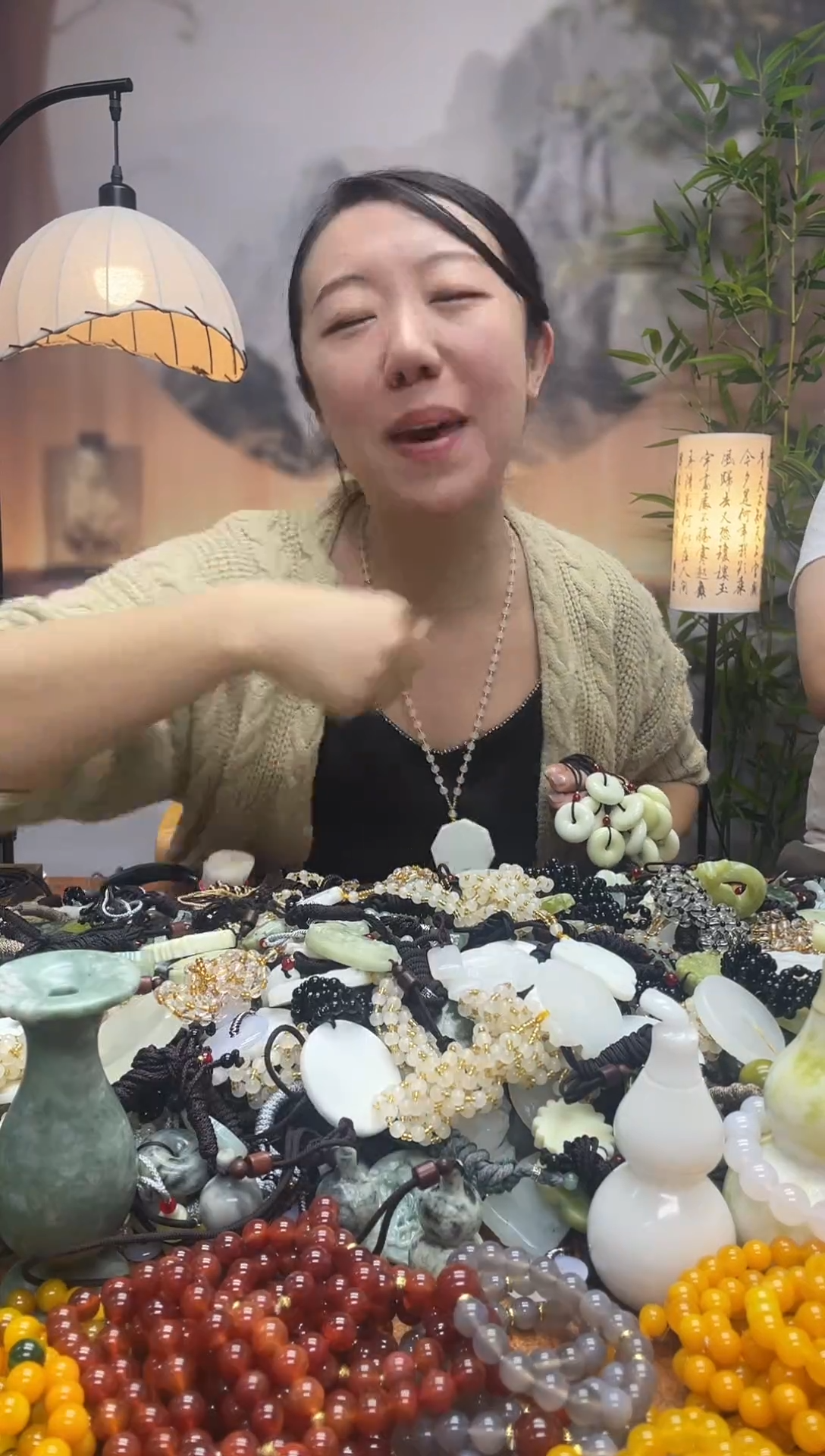 未镶嵌岫玉吊坠随**飞手镯