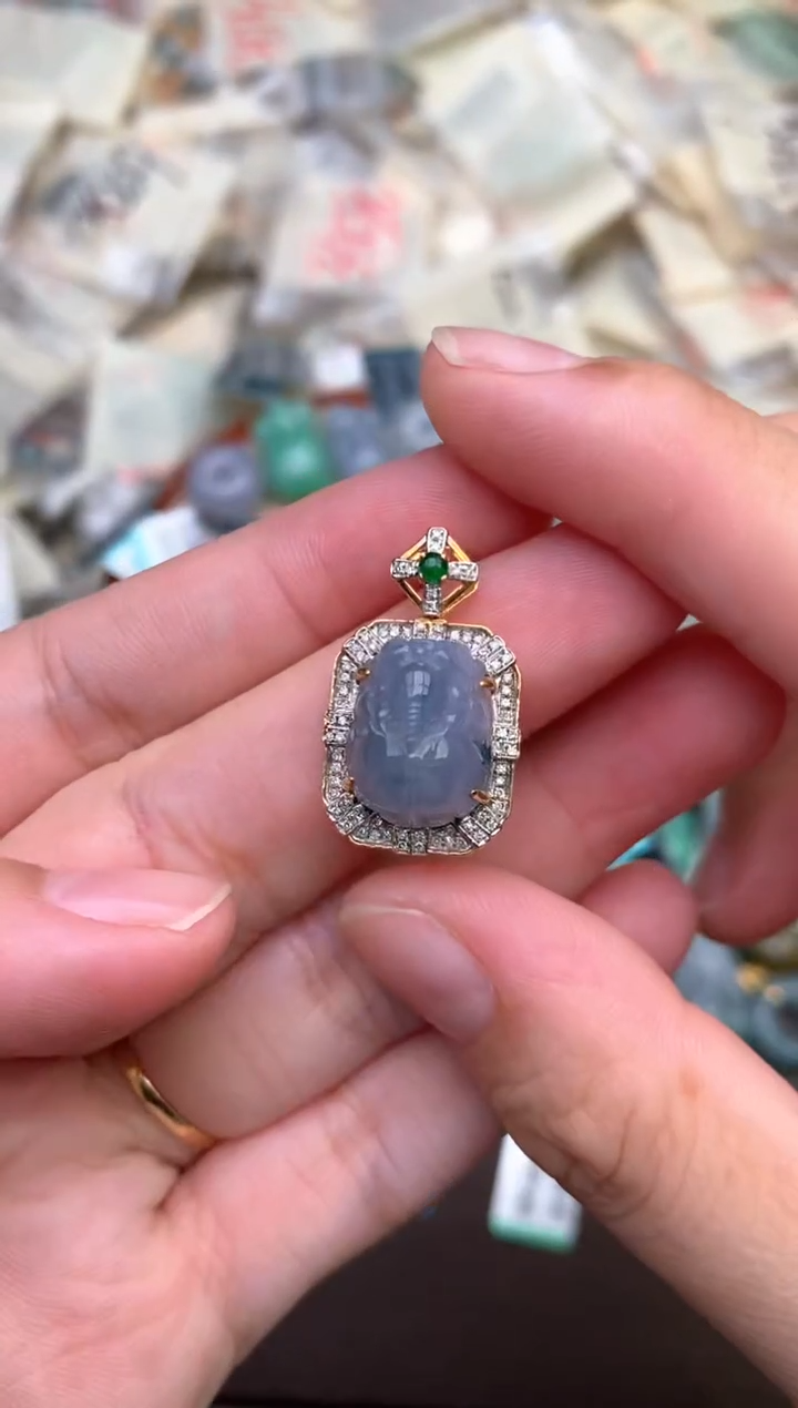 18K金镶嵌挂件翡翠一