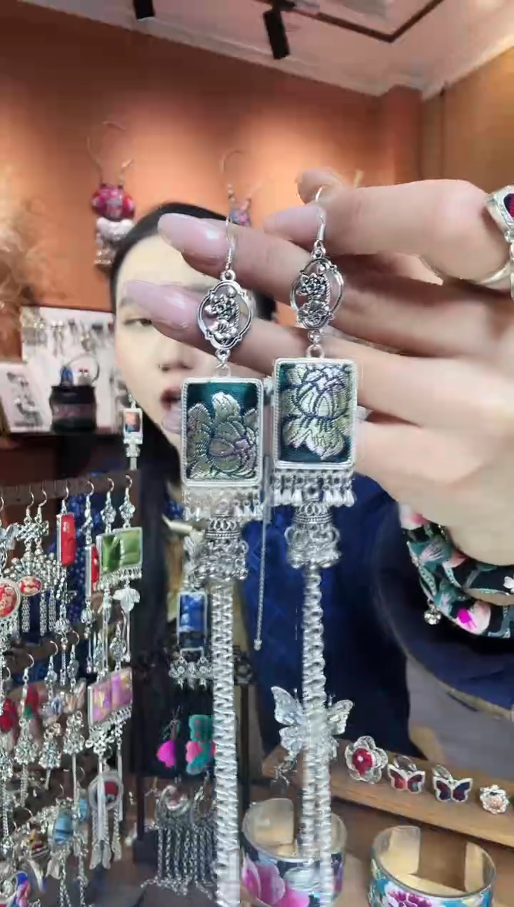 【闪购商品】刺绣纯手工民族风耳环