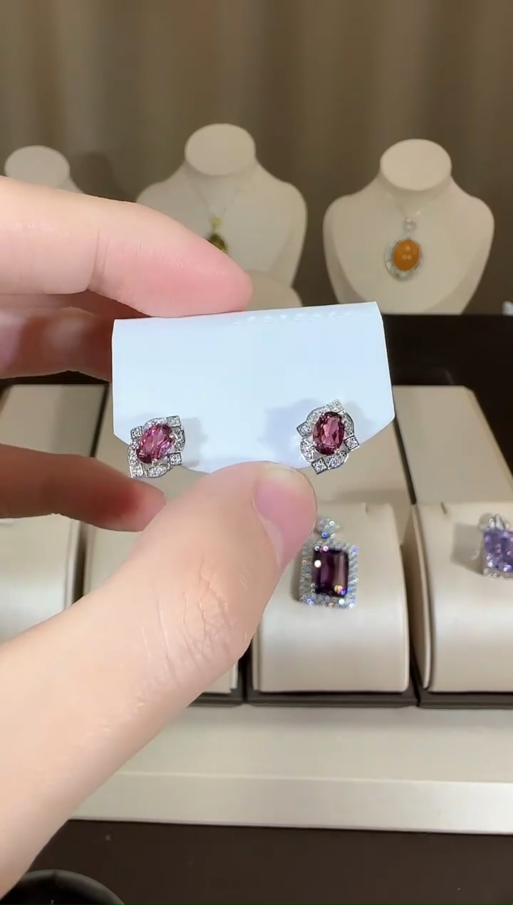 【闪购商品】石榴石耳饰银S925镶嵌5mm