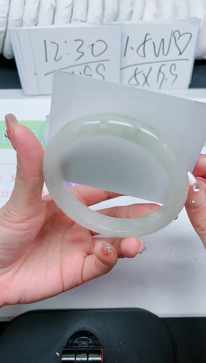 【闪购商品】石英质玉手镯未镶嵌202