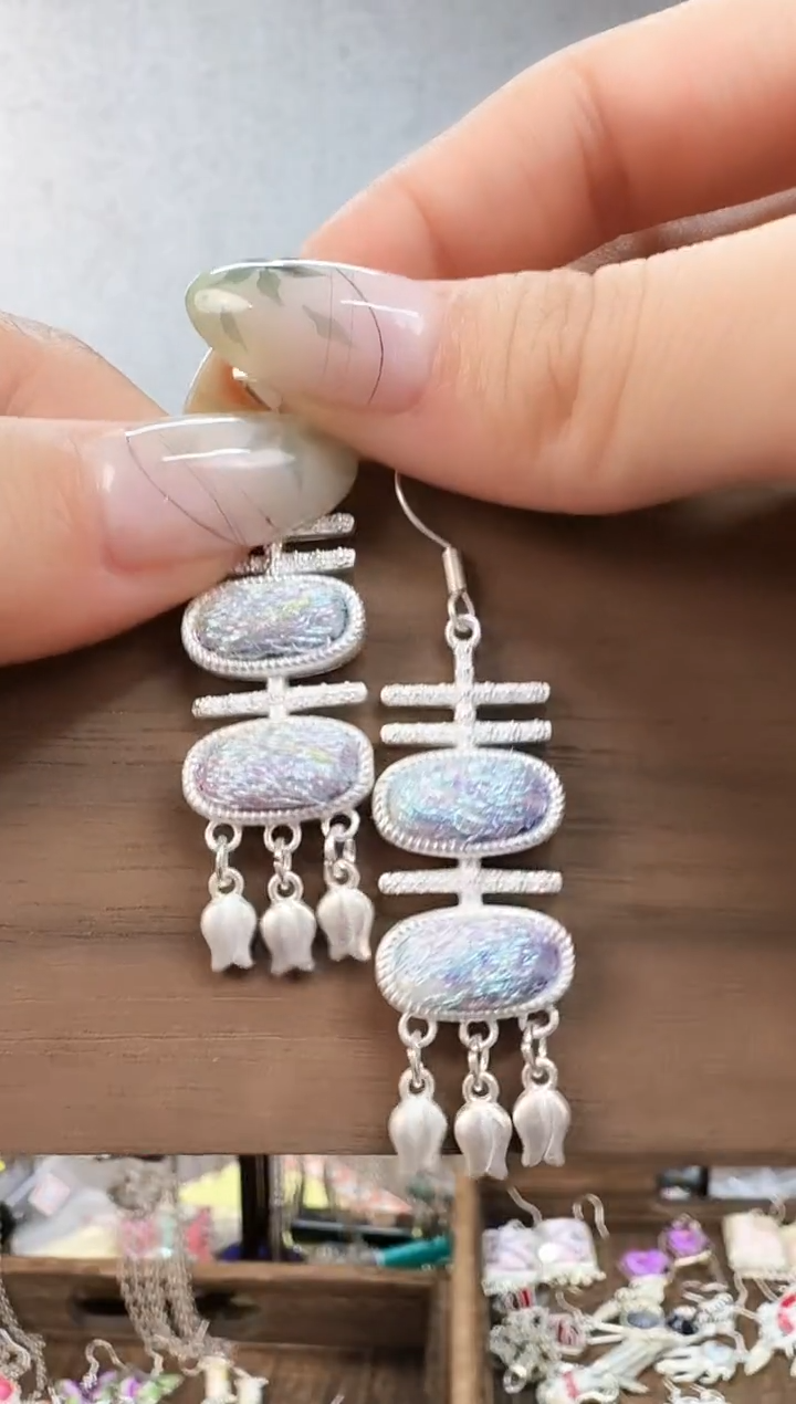 织绣云织瑶非遗老绣饰品510