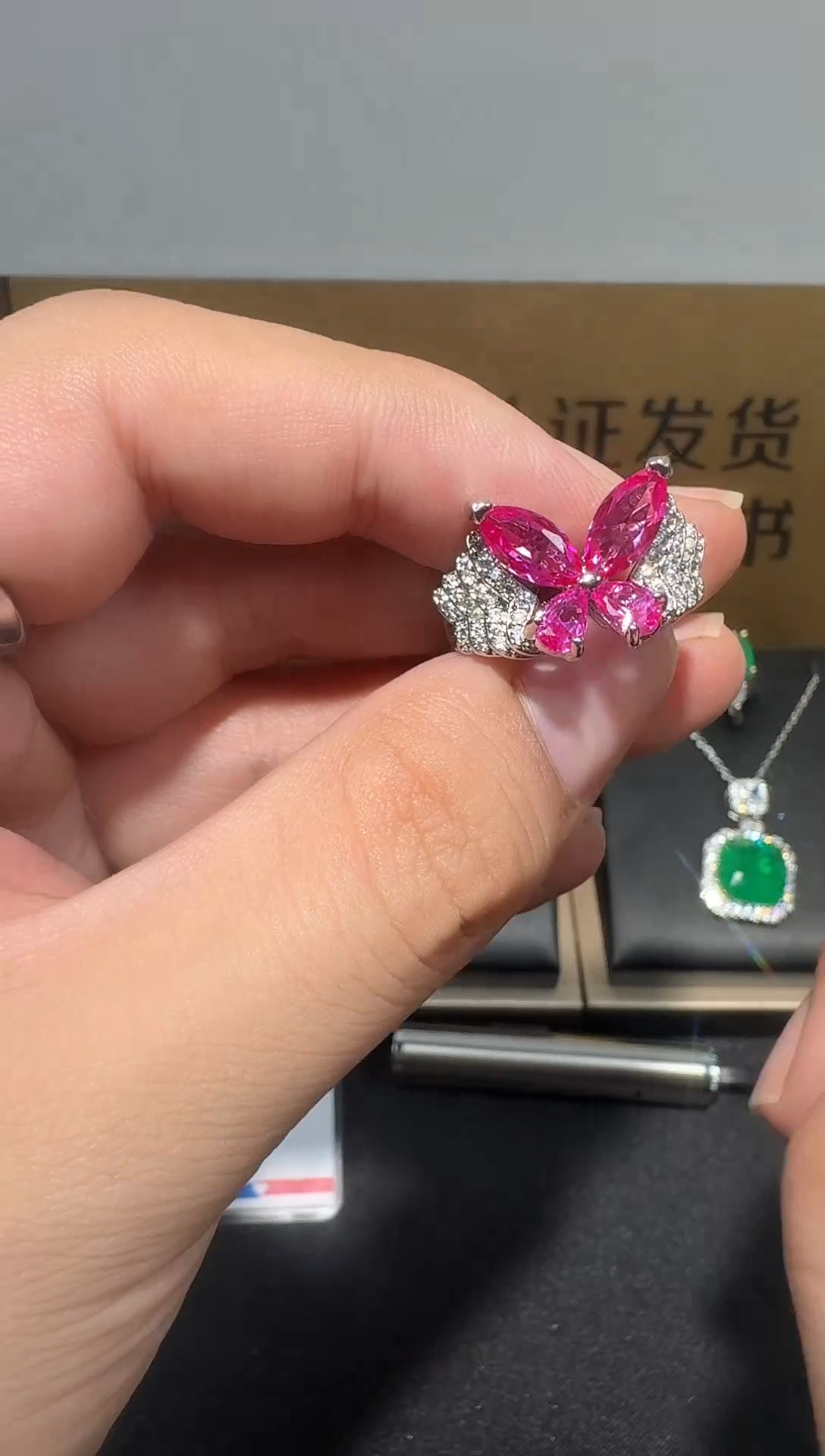 18K金镶嵌戒指红宝石032