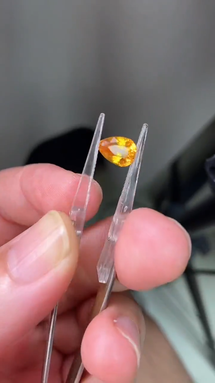 蓝宝石裸石未镶嵌2.52克拉黄色蓝宝石