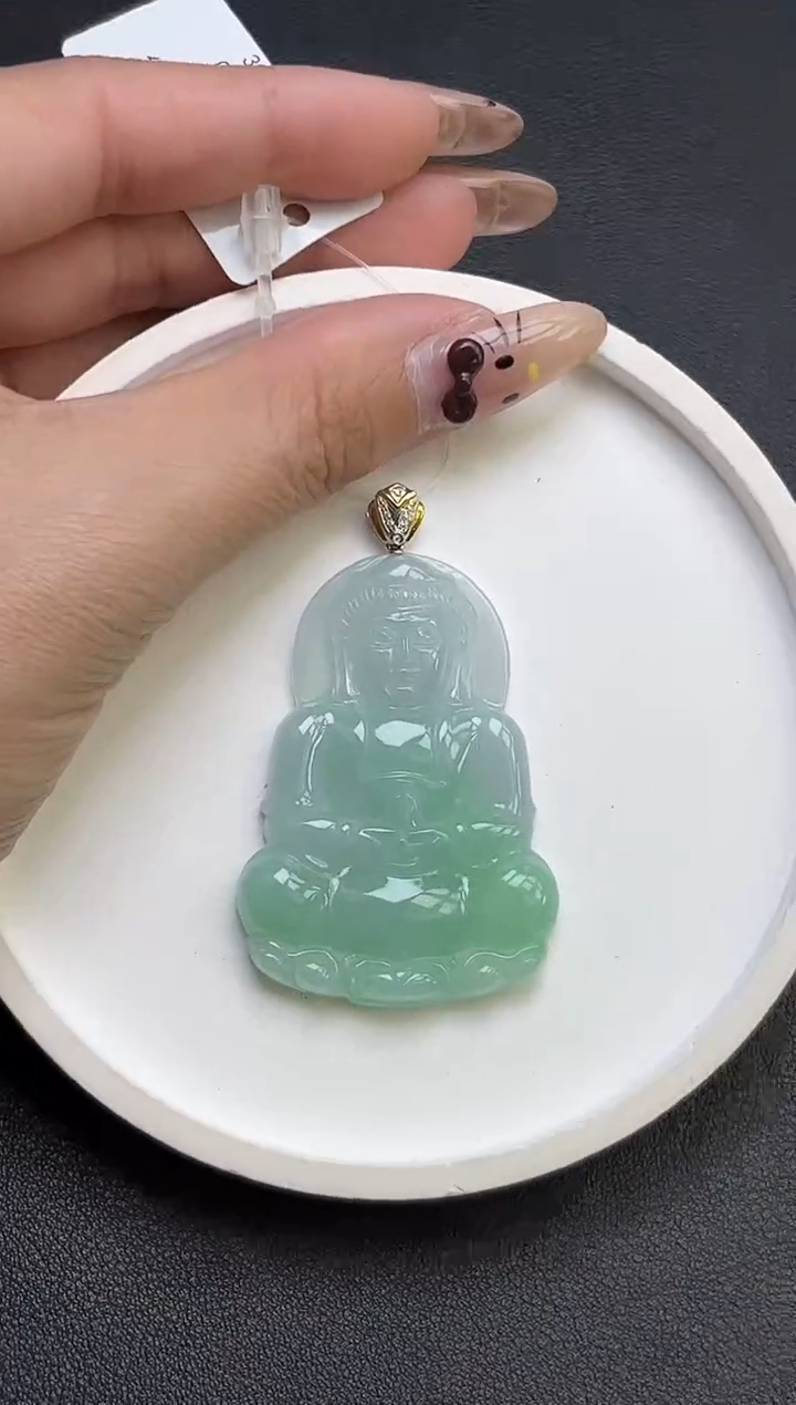 颈饰18K金镶嵌翡翠观音