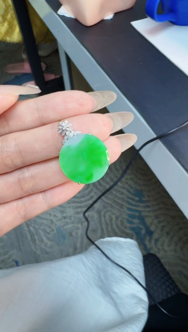 翡翠18K金镶嵌颈饰缅甸天然A货