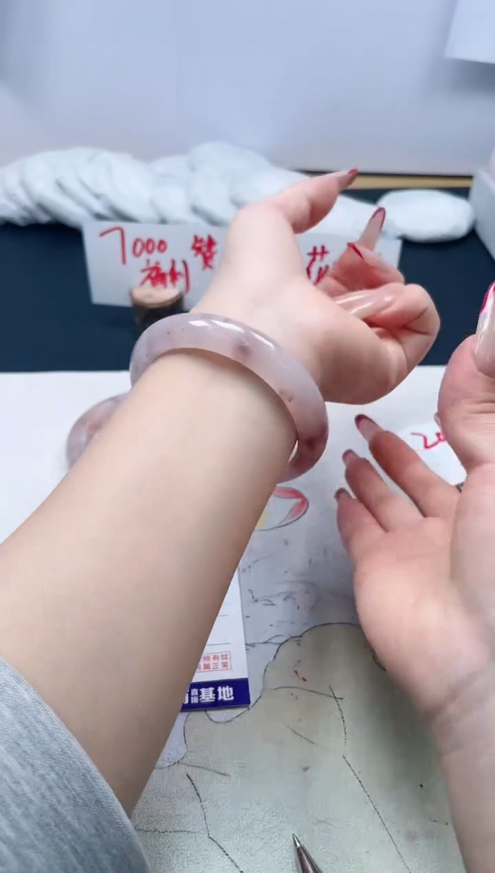 【闪购商品】石英质玉手镯未镶嵌60/56.4