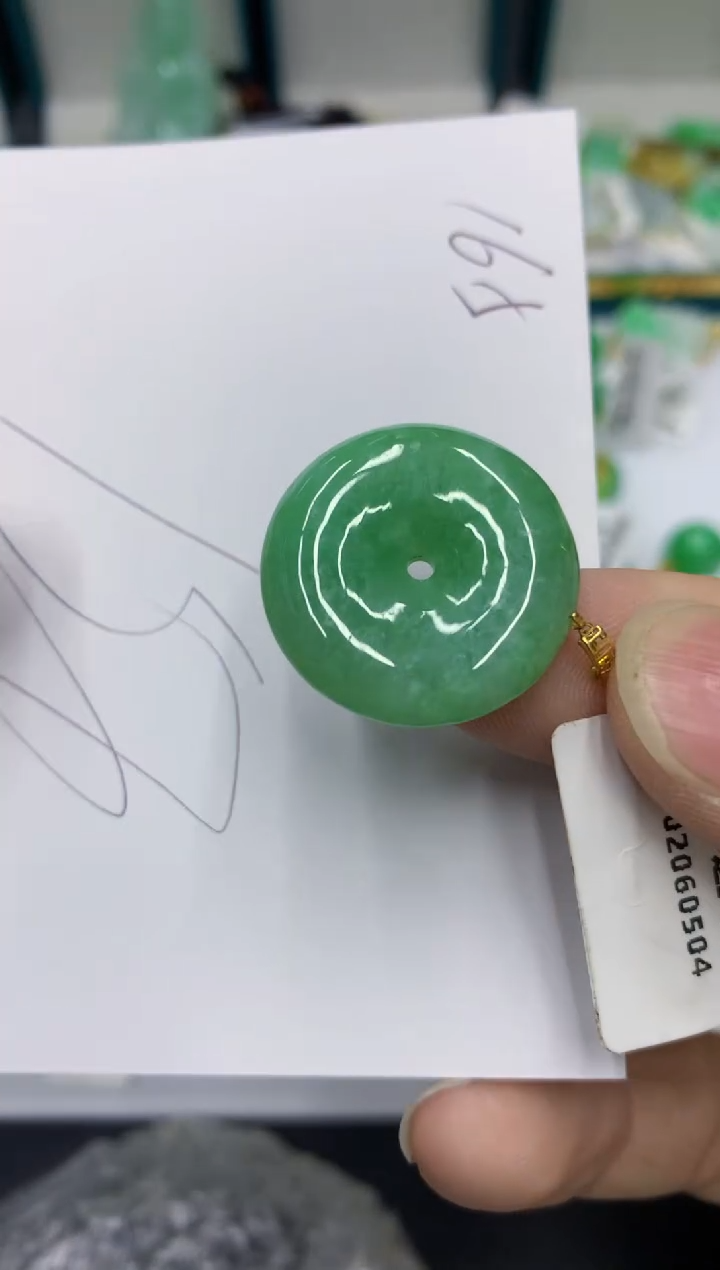 翡翠18K金镶嵌颈饰111111111