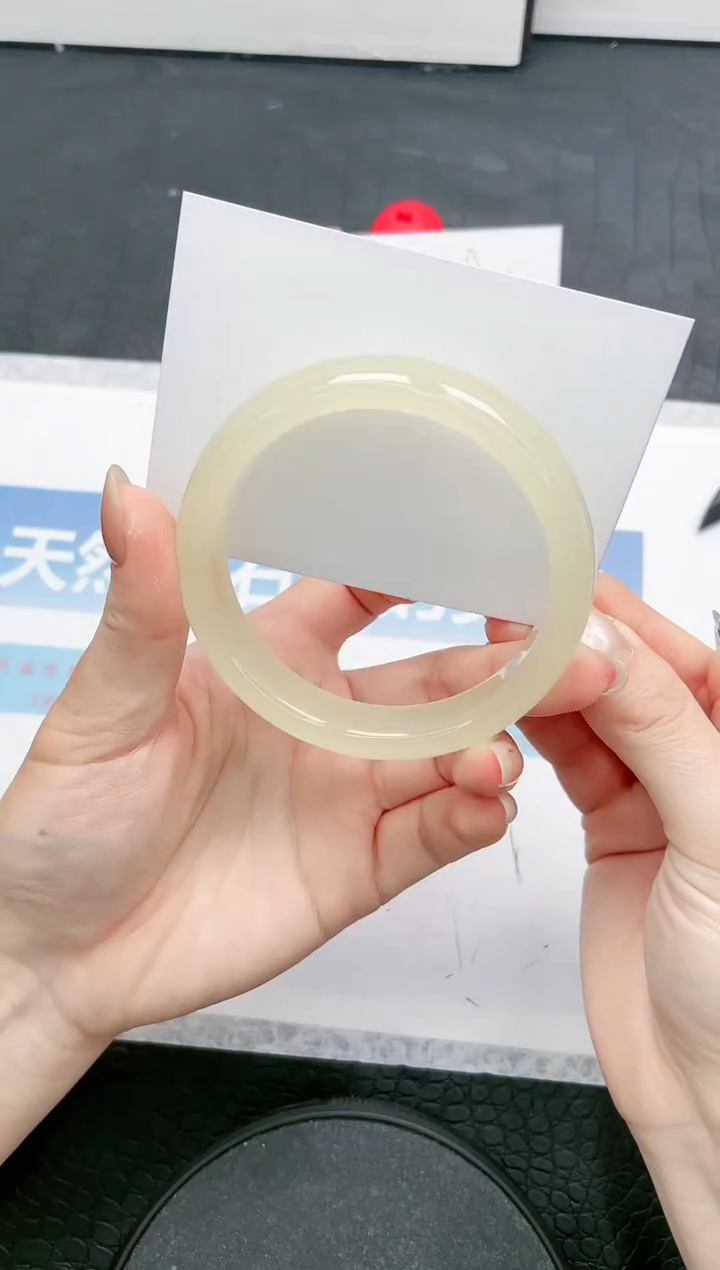 【闪购商品】石英质玉手镯未镶嵌62-61.4