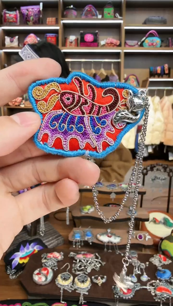 【闪购商品】织绣163蒙阿苏苗绣传承