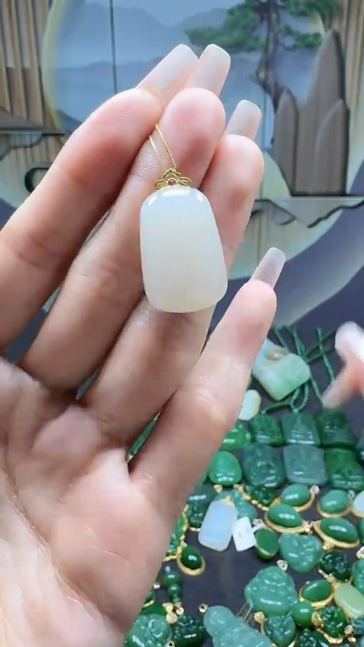 【闪购商品】和田玉挂件18K金镶嵌1