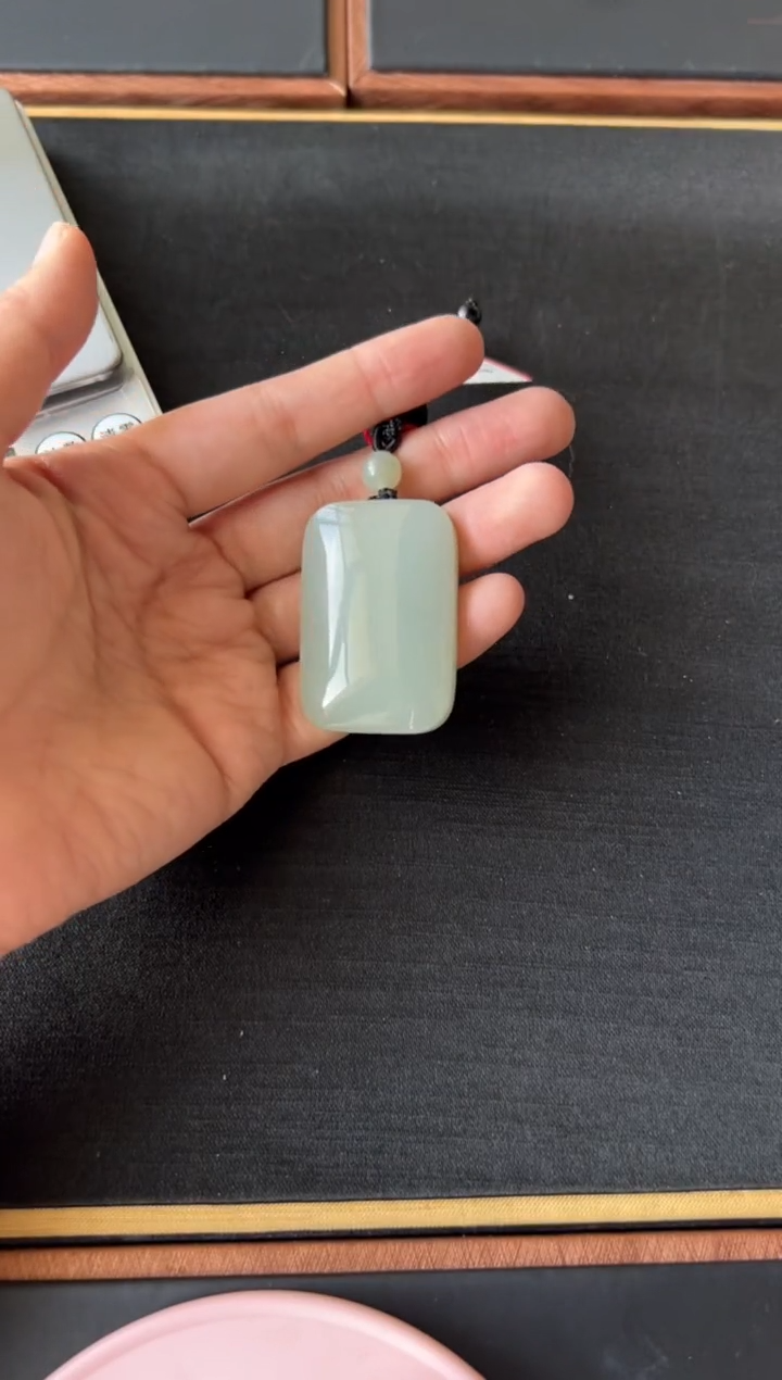 【闪购商品】和田玉吊坠(赠链)未镶嵌且末微色差近矿