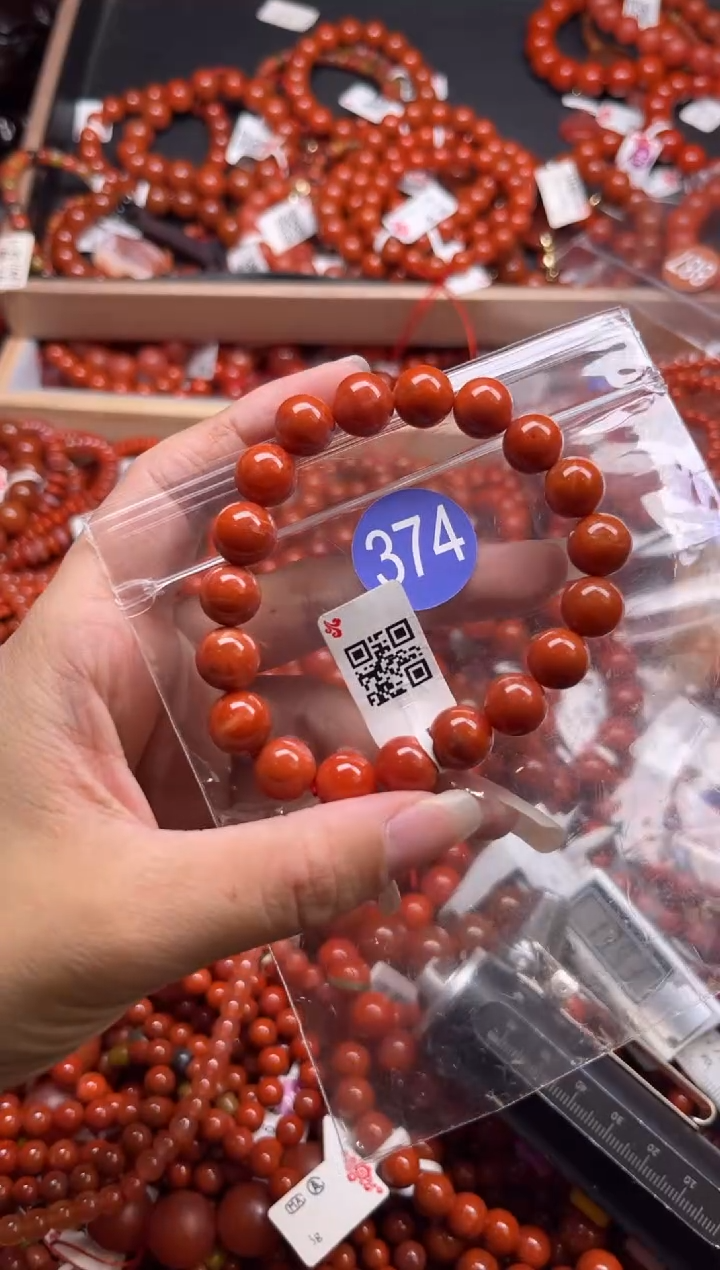 南红玛瑙未镶嵌珠宝奇石374-10