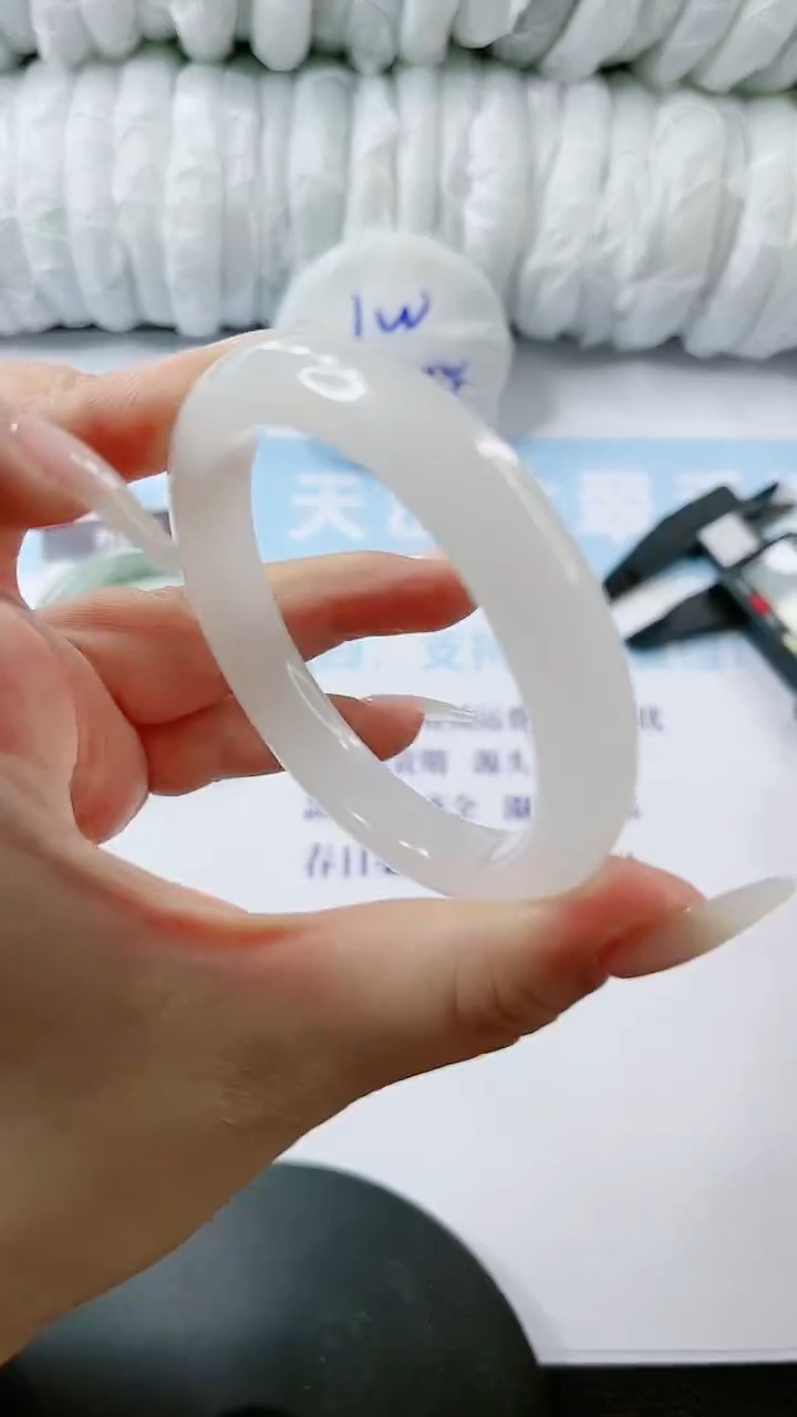 【闪购商品】石英质玉手镯未镶嵌多样性发货L432