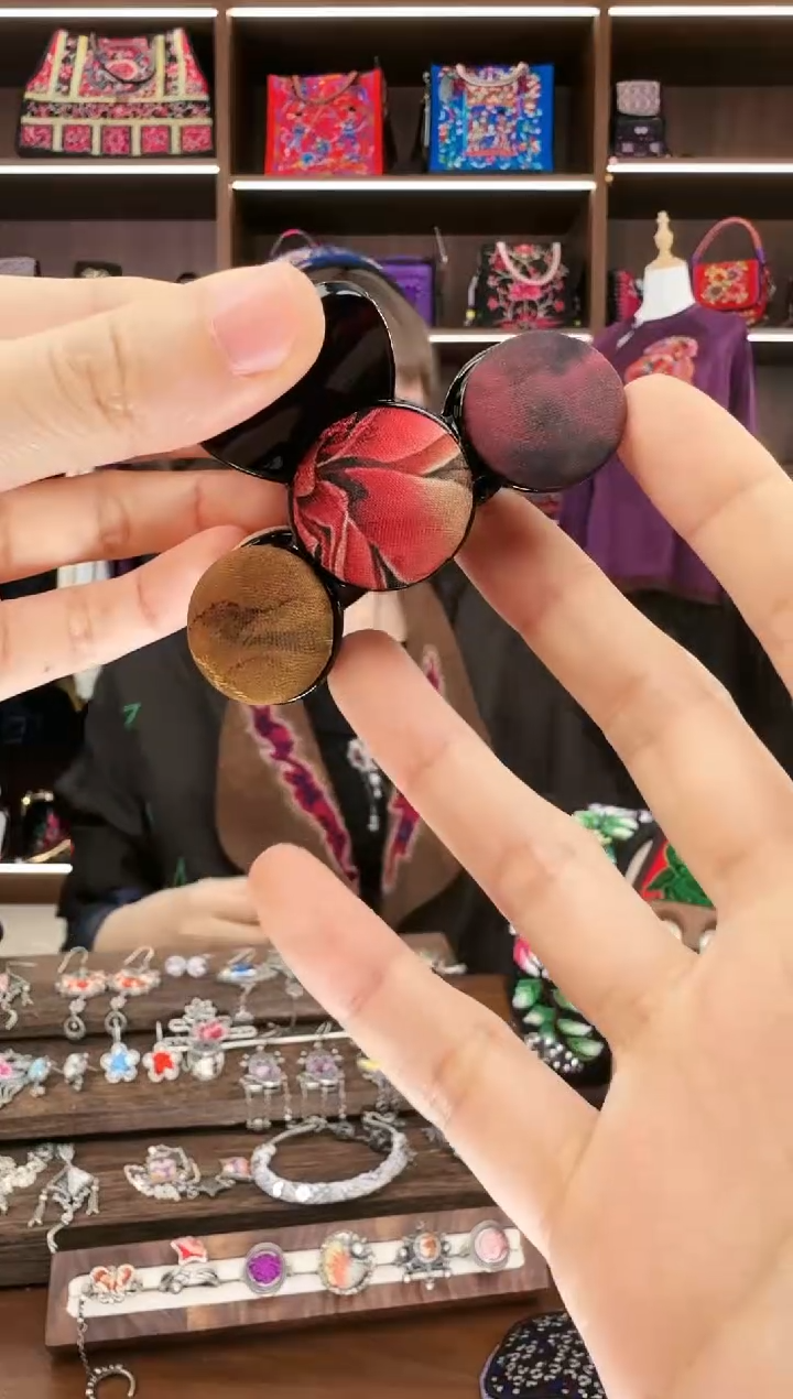 【闪购商品】织绣118蚩梦苗族古绣