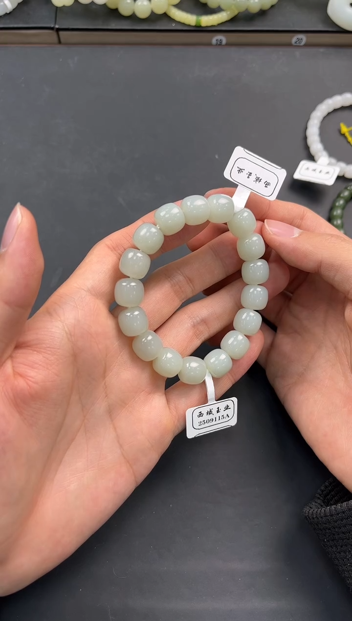 未镶嵌手串和田玉且末青白老型手串卡12微色差