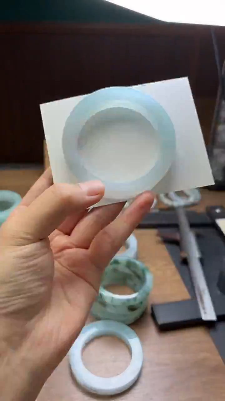 未镶嵌手镯定制翡翠静****?定制