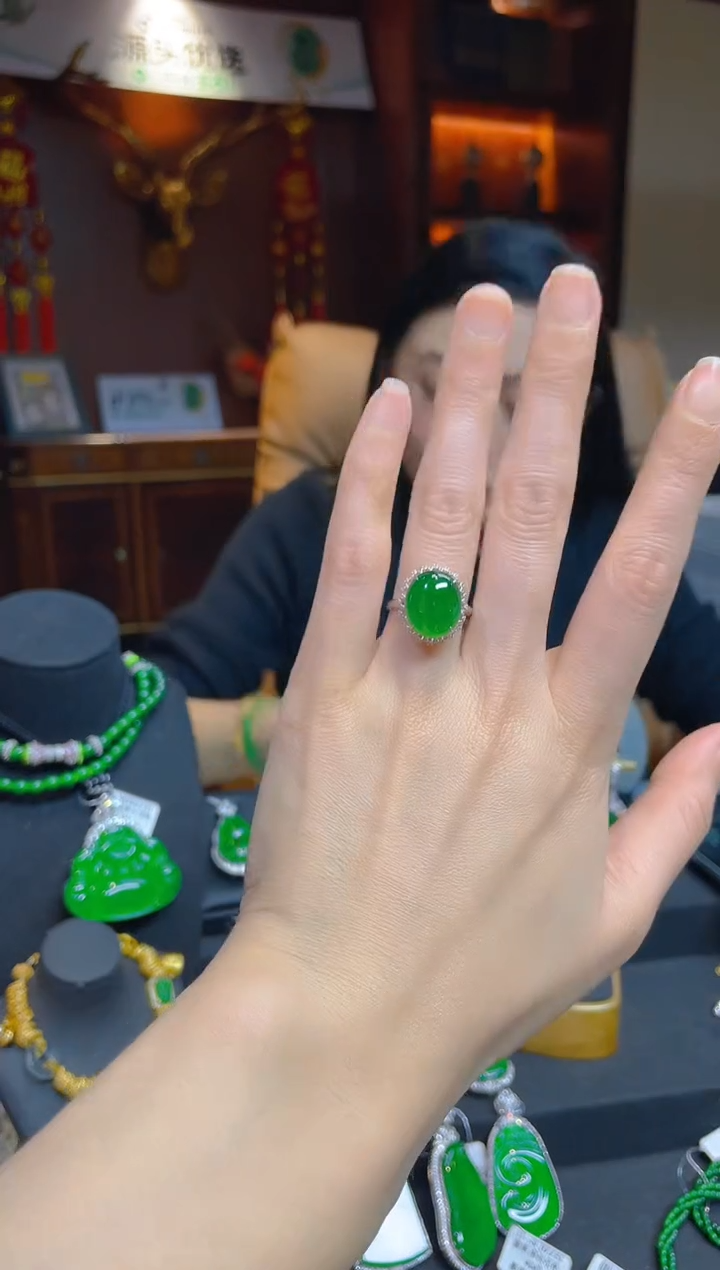 【闪购商品】翡翠戒指18K金镶嵌114177天然A货翡翠蛋面戒指