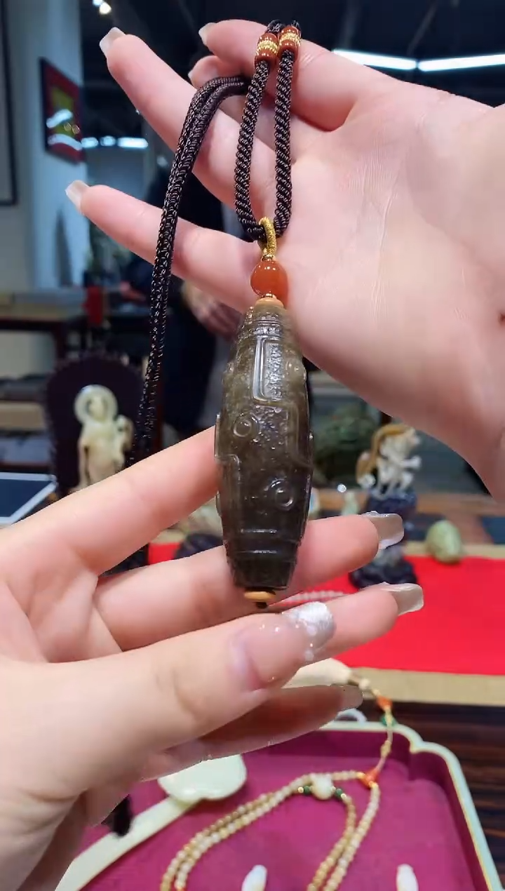 【闪购商品】和田玉挂件未镶嵌九眼竖穿约70mm