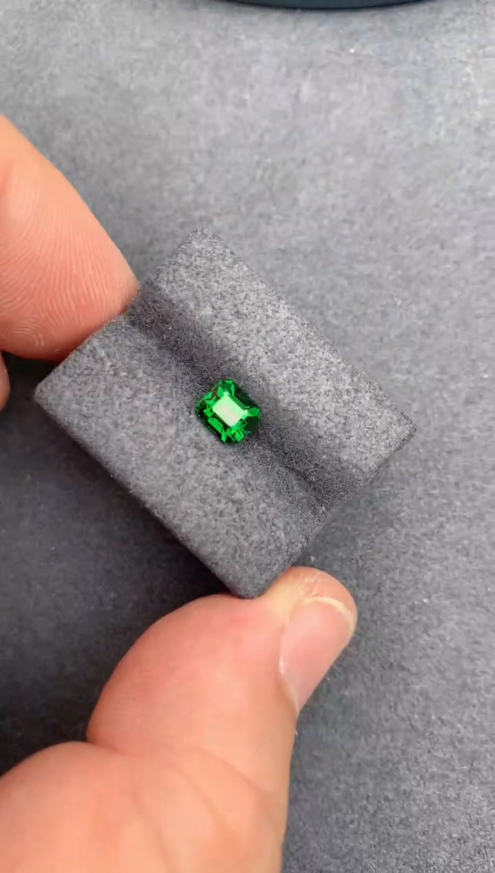 【闪购商品】石榴石裸石未镶嵌1ct 沙弗莱八角