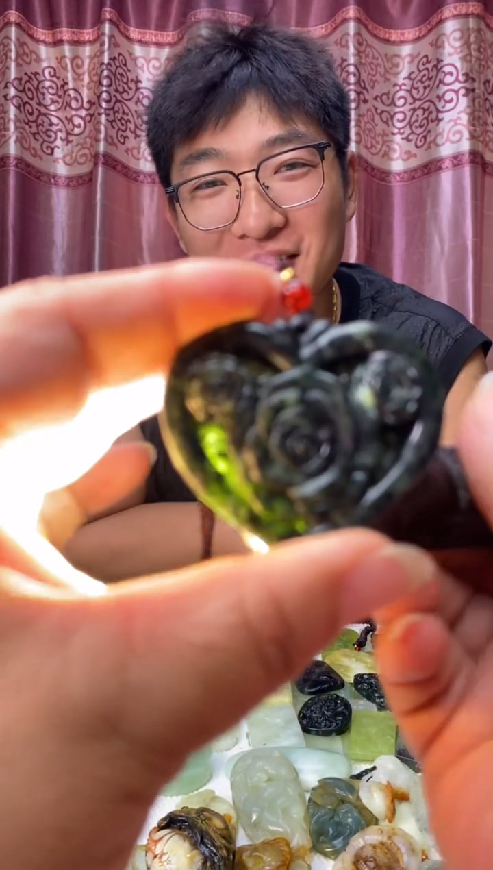 岫玉未镶嵌吊坠