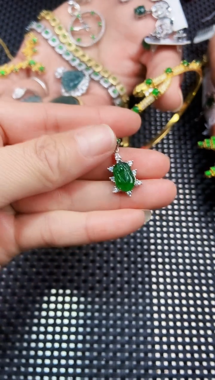 【闪购商品】翡翠吊坠(不含链)未镶嵌111111111