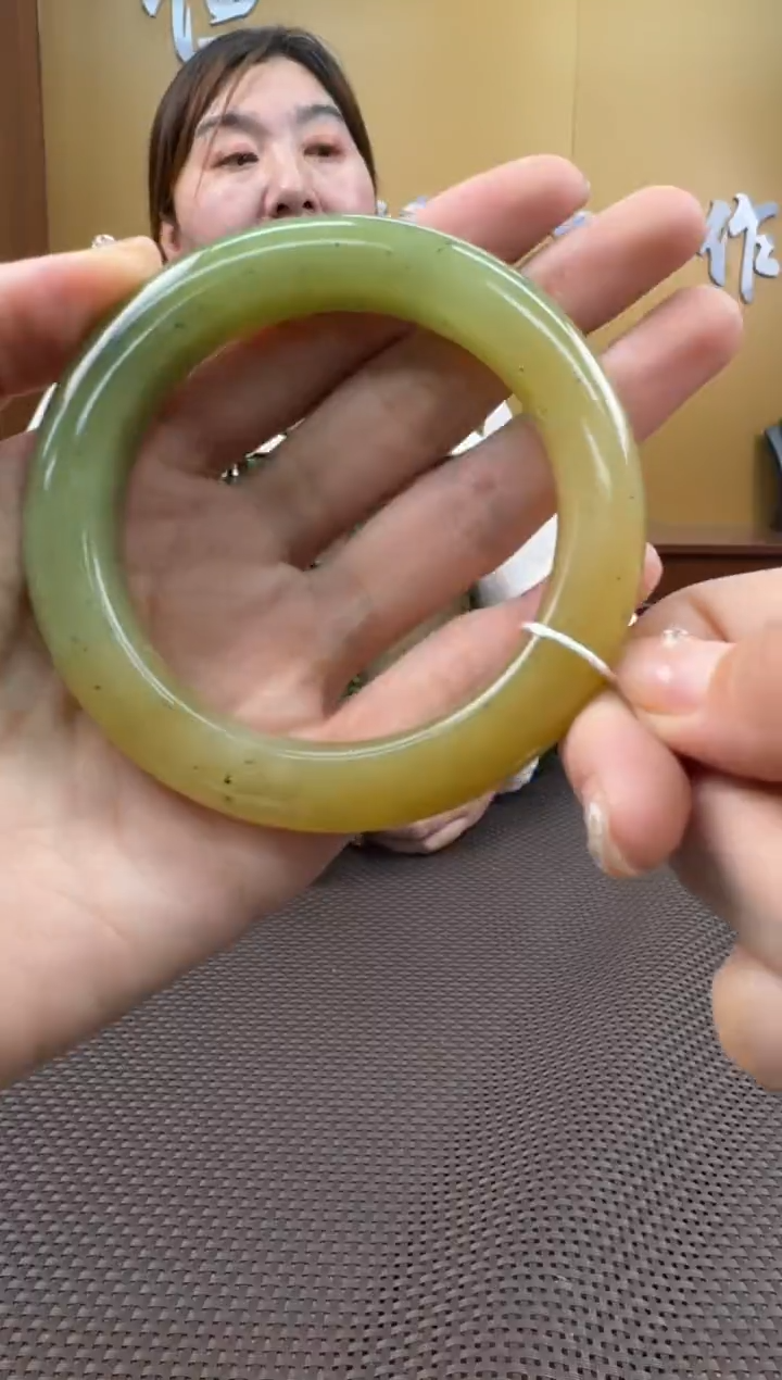 【闪购商品】和田玉手镯未镶嵌58