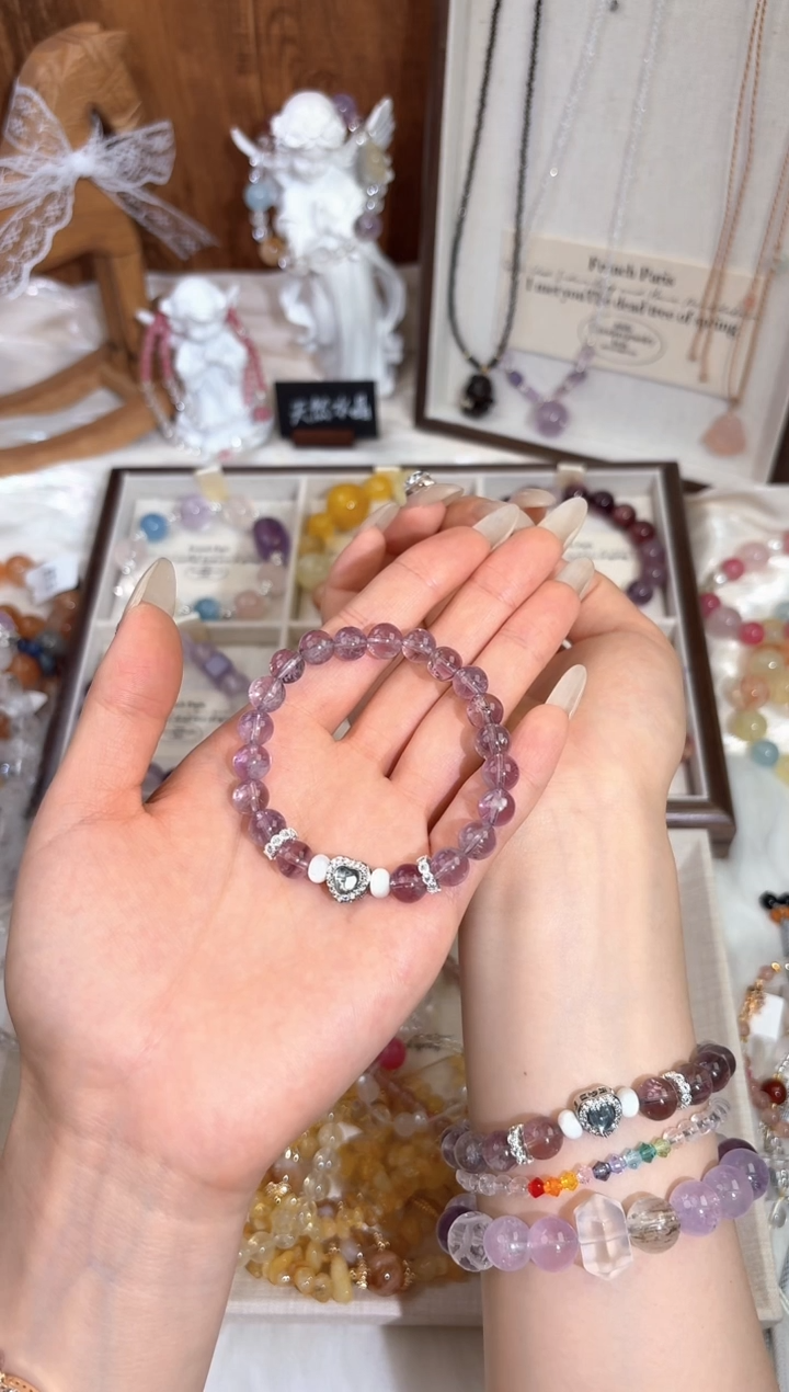 水晶手串未镶嵌26.8元