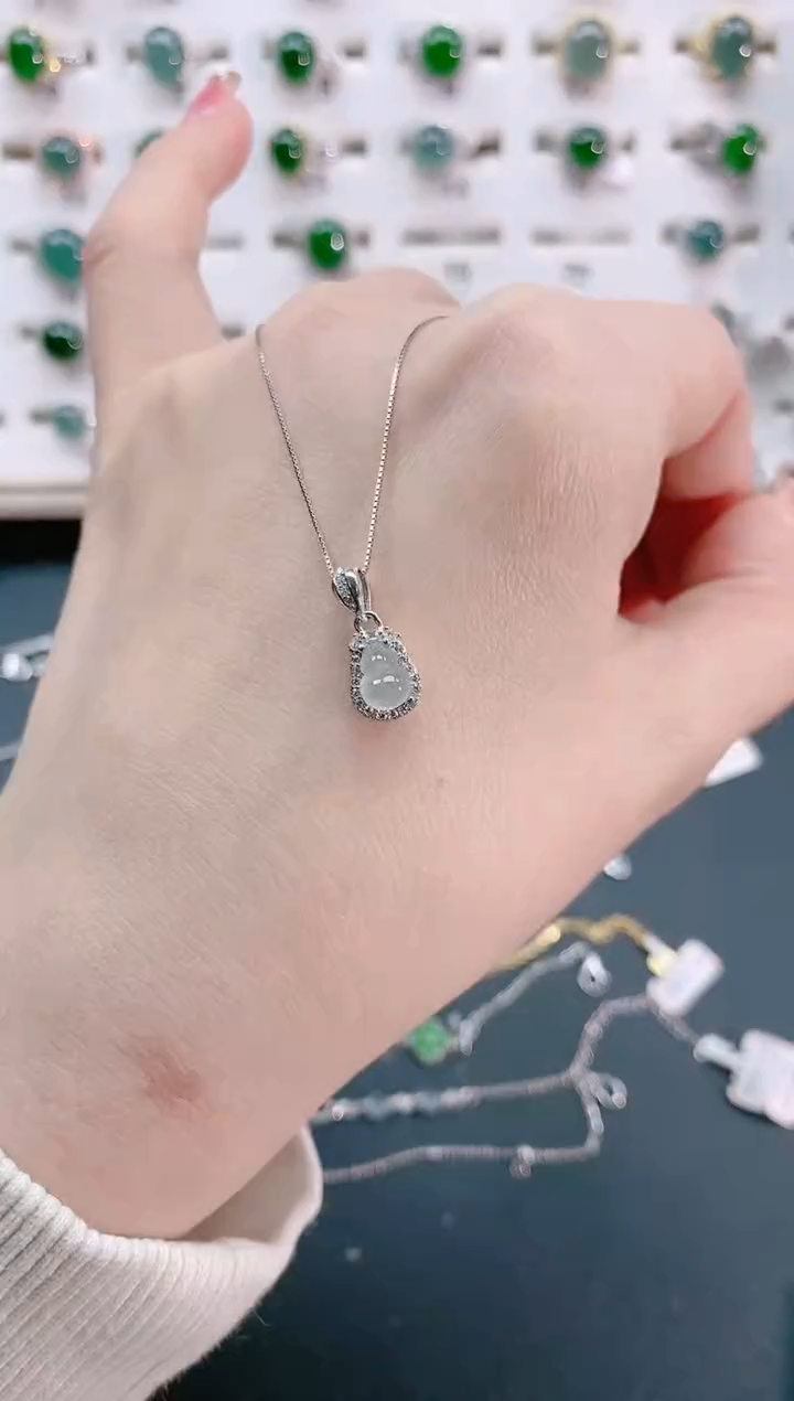 【闪购商品】翡翠颈饰银S925镶嵌天然翡翠