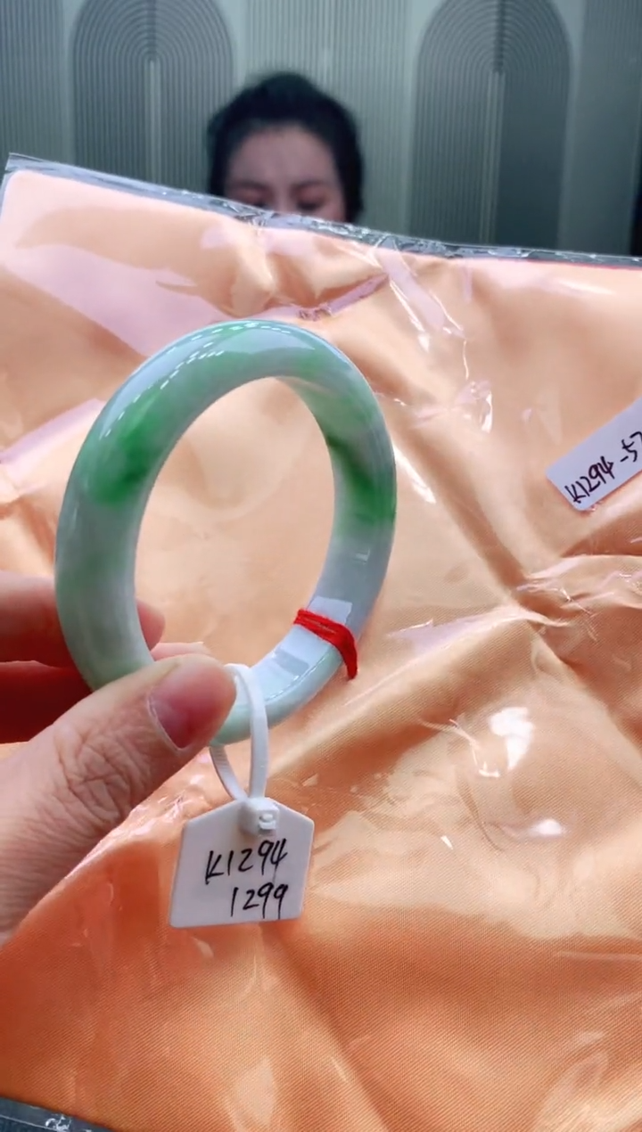 未镶嵌手镯翡翠57+