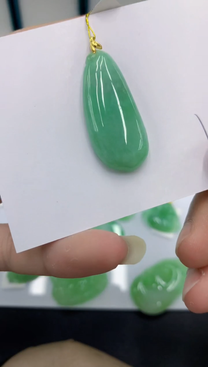 颈饰未镶嵌翡翠天****钟翡翠