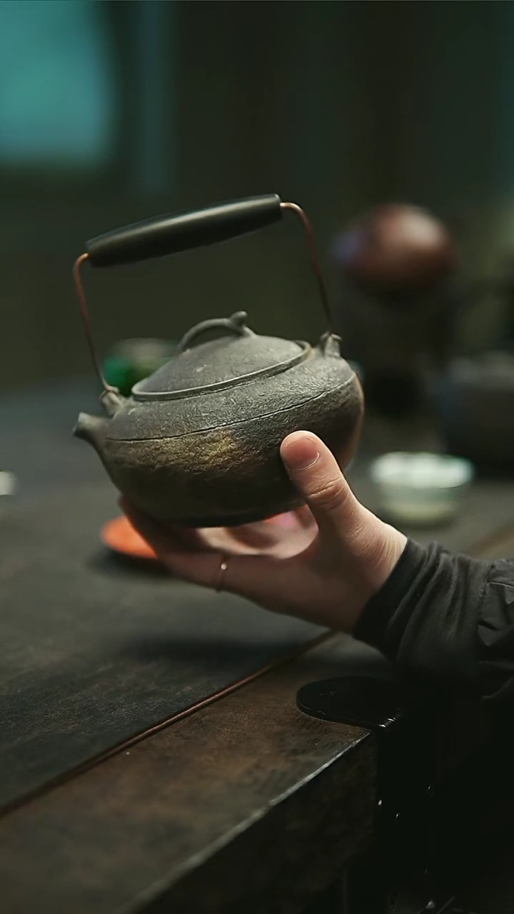 【闪购商品】潘正老紫泥手捏柴烧提梁壶