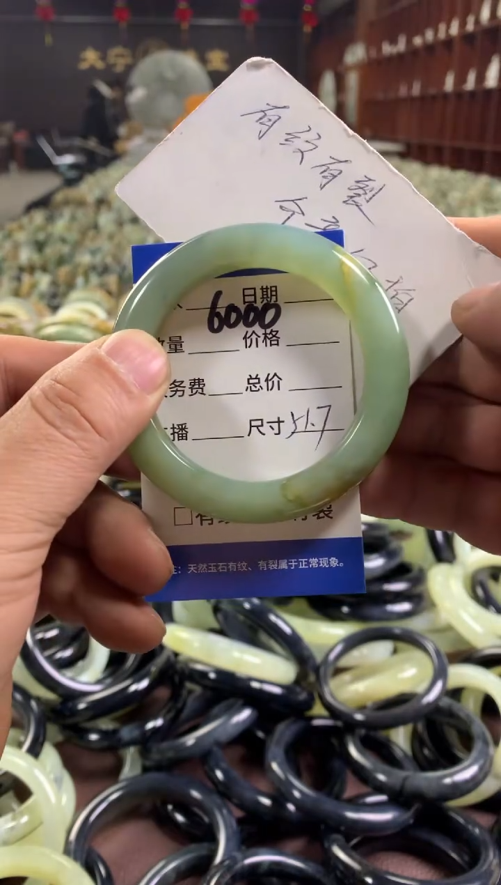 未镶嵌蛇纹石玉手镯6000