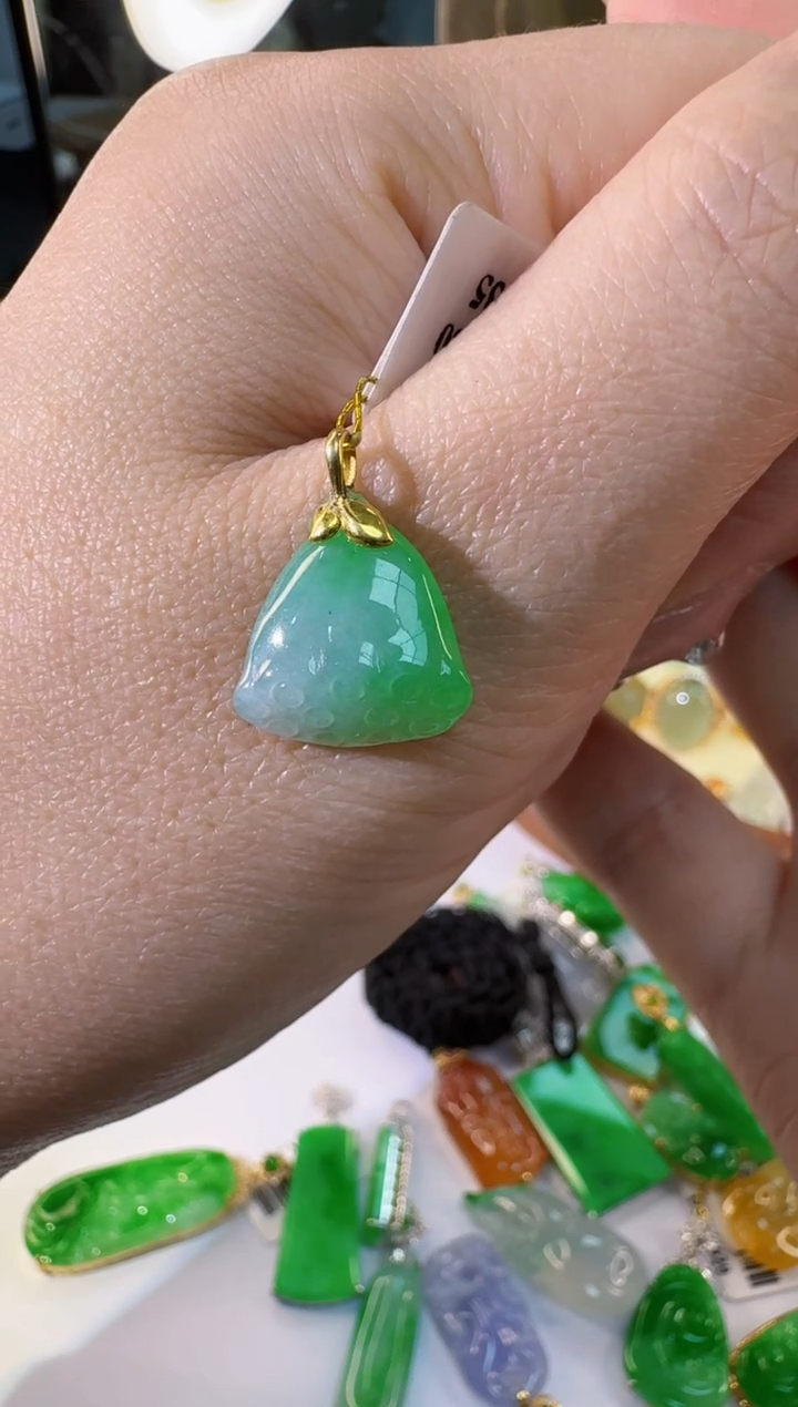 【闪购商品】翡翠吊坠(不含链)18K金镶嵌缅甸翡翠A货吊坠