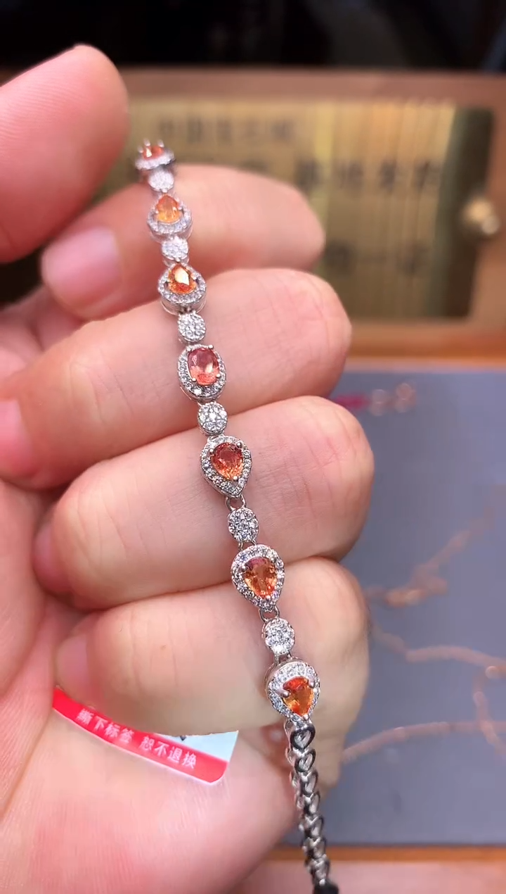 【闪购商品】蓝宝石手链银S925镶嵌........