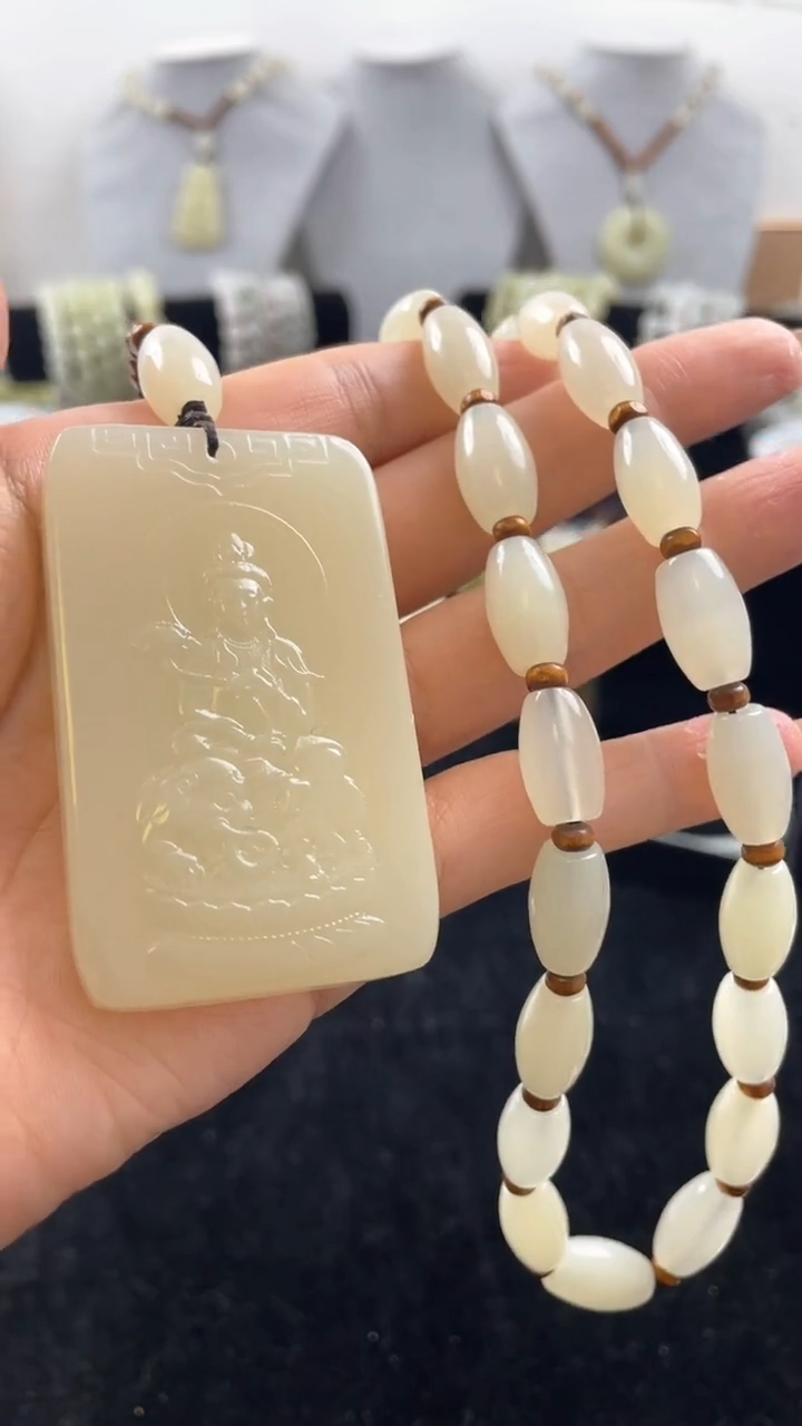 【闪购商品】和田玉吊坠(赠链)未镶嵌天然和田玉双面雕普贤菩萨吊坠