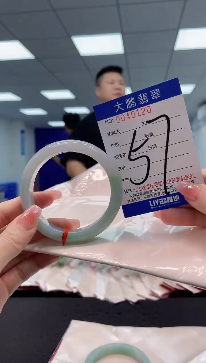 【闪购商品】翡翠手镯未镶嵌AAAAAAAAAA