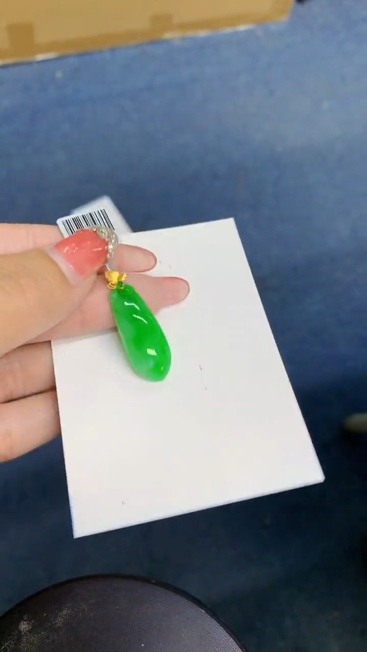 颈饰18K金镶嵌翡翠1