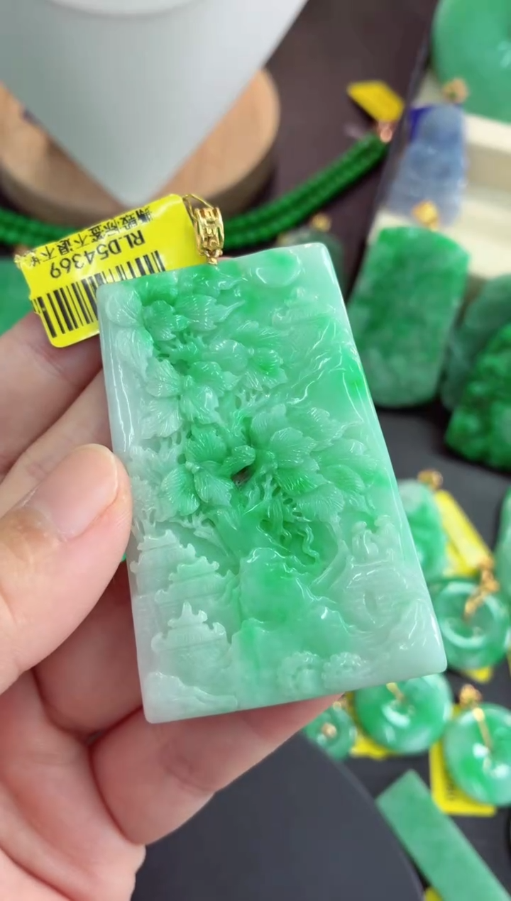 吊坠(不含链)18K金镶嵌翡翠挂件