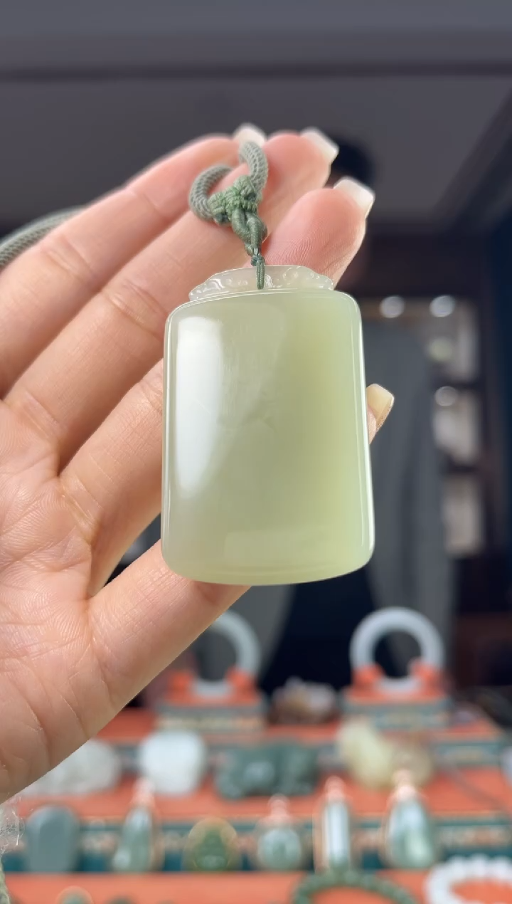 颈饰未镶嵌和田玉佩佩