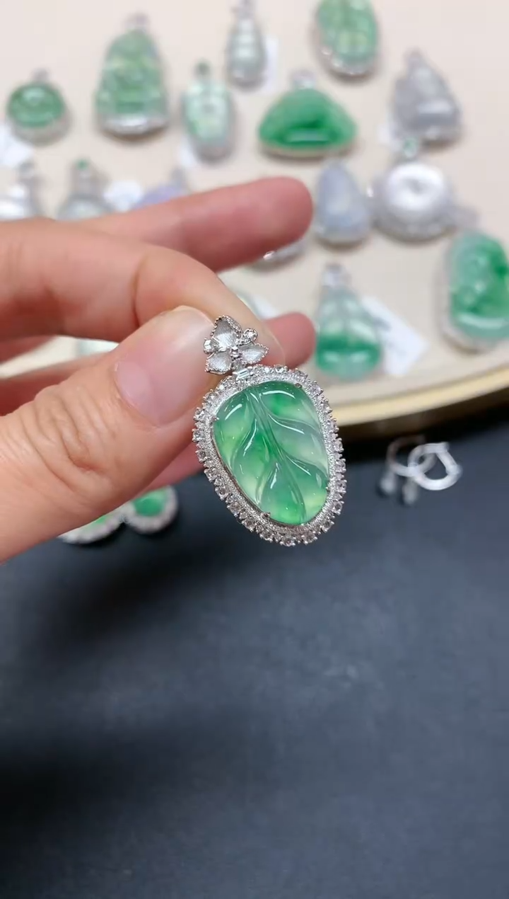 【闪购商品】翡翠吊坠(不含链)18K金镶嵌A61|13800