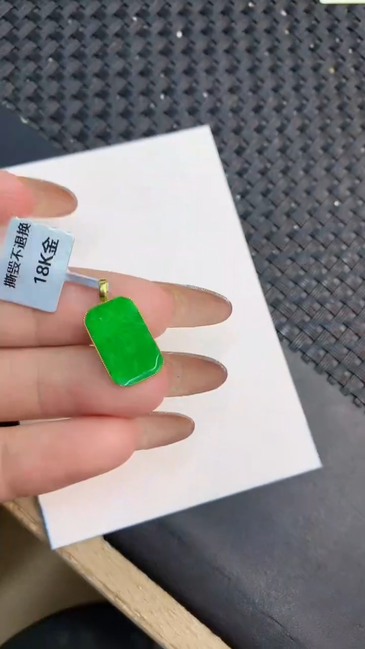 颈饰18K金镶嵌翡翠1