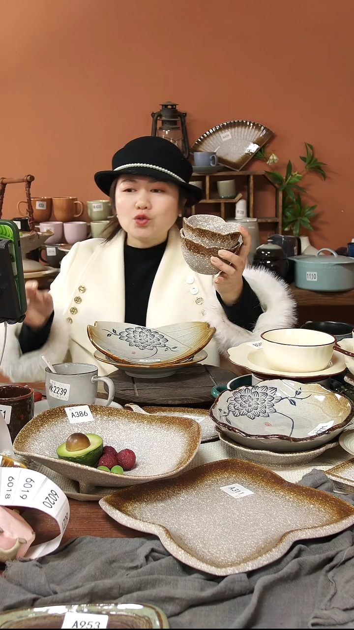 陶瓷A313 两只陶瓷粗陶花边小碗两只可能微瑕11*6.5