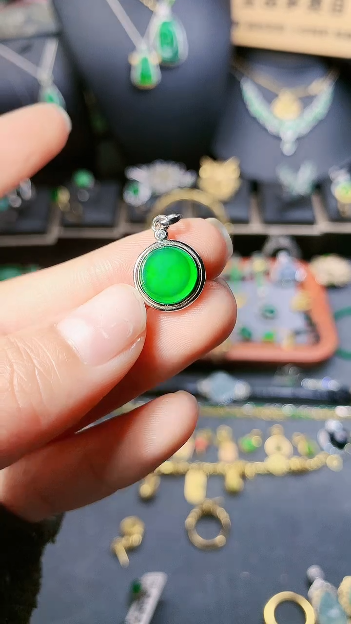 【闪购商品】翡翠吊坠(赠链)银S925镶嵌吊坠